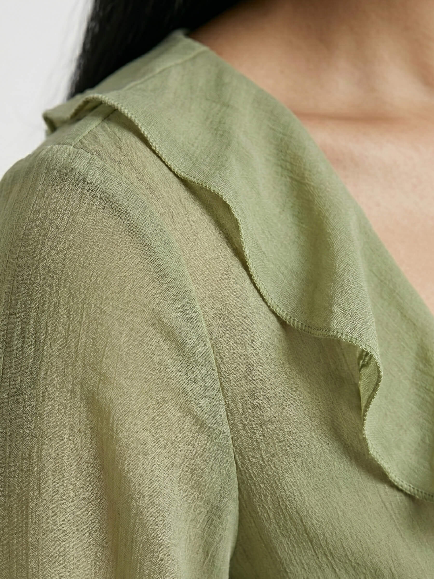 Sage™ | Blusa Chifón Volantes con Lazo