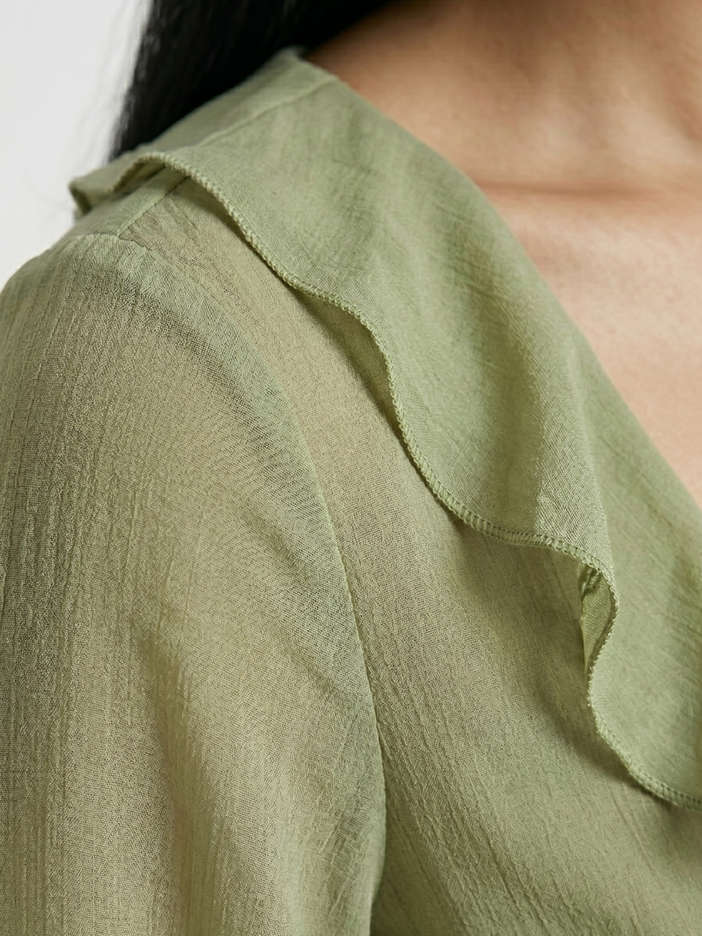 Sage™ | Blusa Chifón Volantes con Lazo