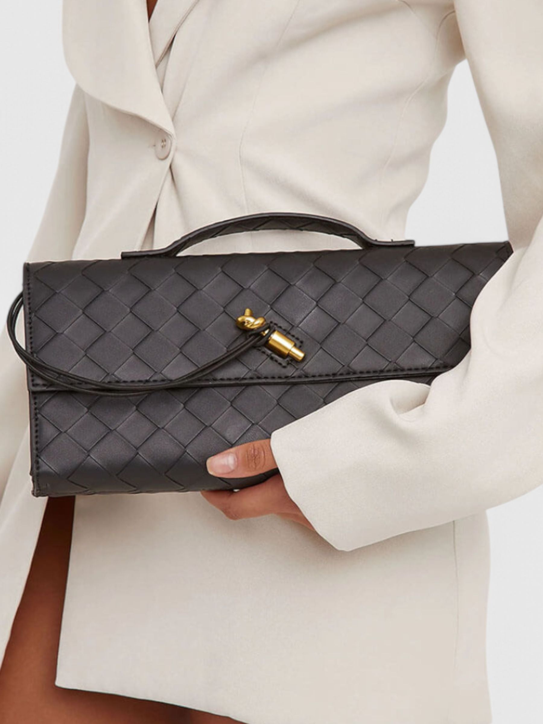 MELANIE™ | Clutch con Detalle de Nudo Dorado
