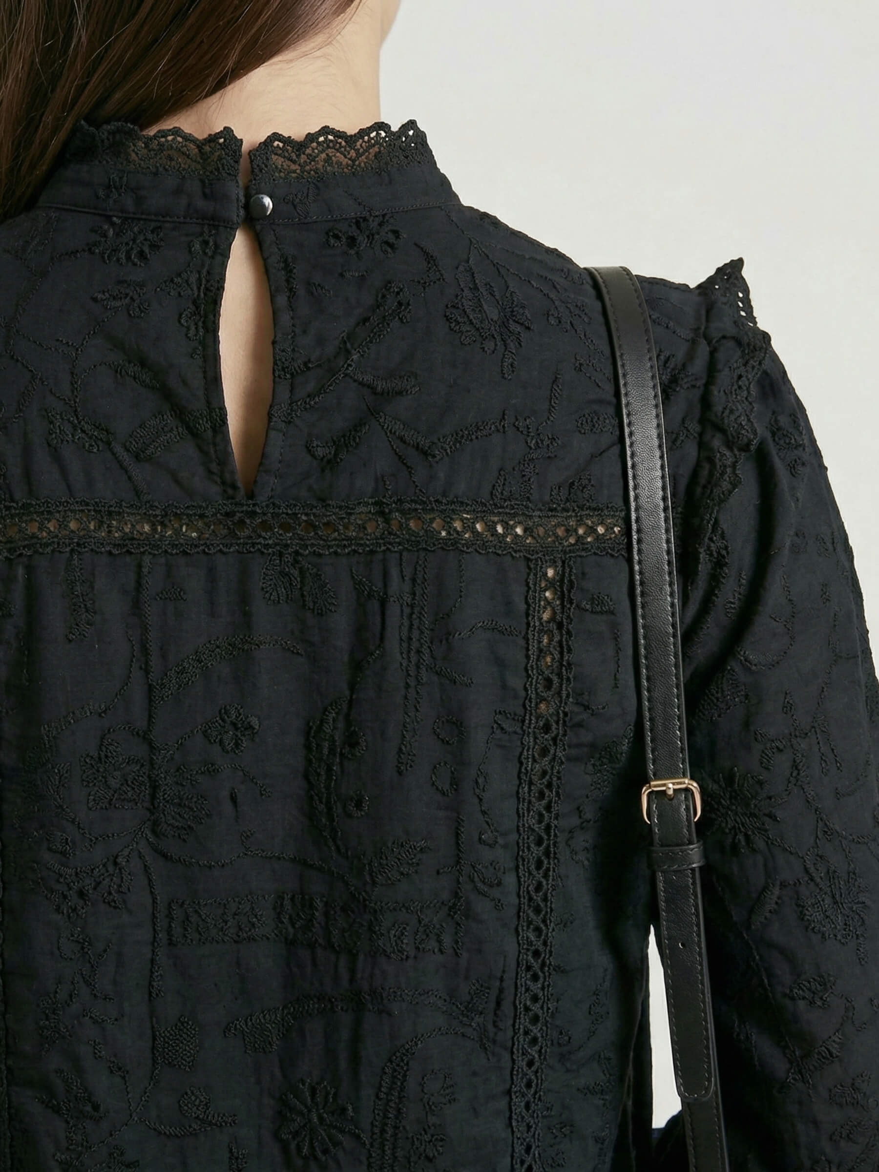 Valentina™ Blusa con volantes negro